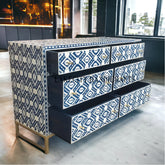 Commode 6 tiroirs avec incrustations d'os et motif ikat bleu indigo